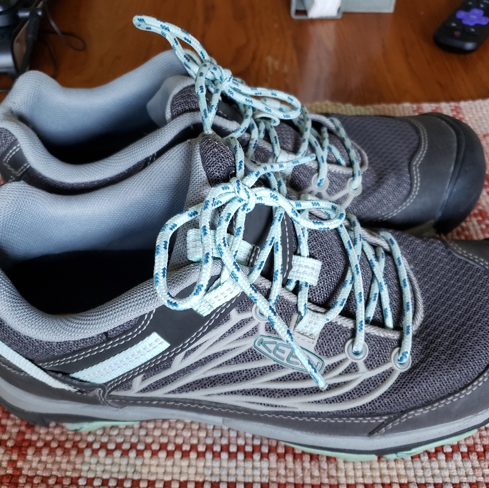 Womens Keen walking hiking shoes Size 10.5